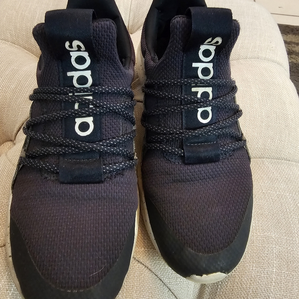 BOYS ADIDAS SLIP ON NAVY BLUE SNEAKERS! SIZE 5! PRE LOVED!